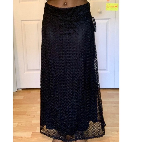 Black Lace Maxi Skrit - Picture 3 of 4
